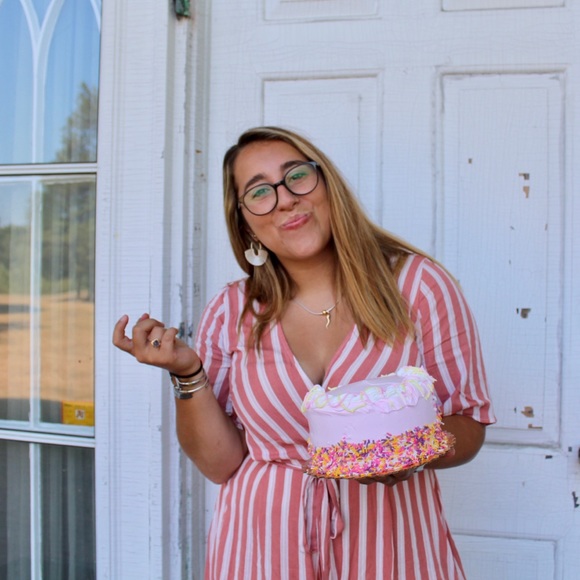 Meet your Posher, Dena - Picture 2 of 3